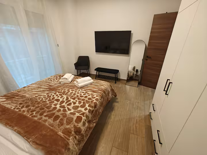 Main Bedroom 2 in the room 1